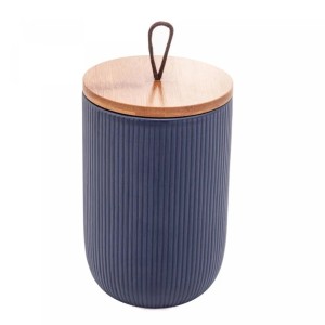 POTICHE DE CERAMICA C/TAMPA EM BAMBU LINES AZUL MARINHO10X15- REF.2668